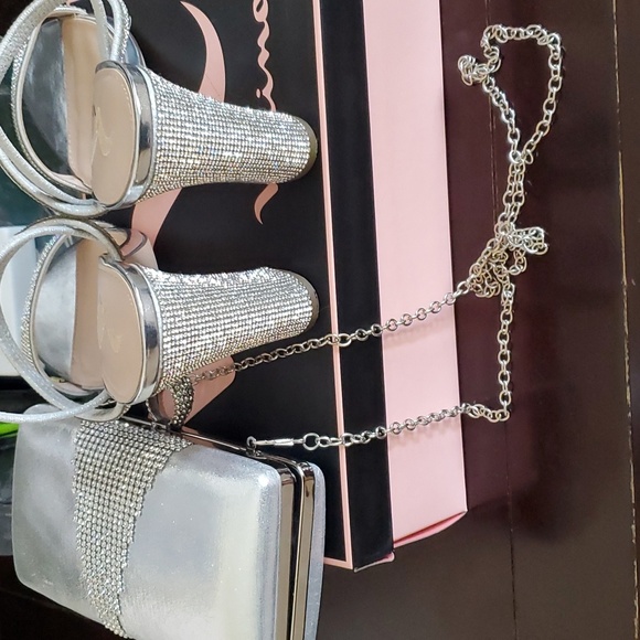 EUC Nina Sanchia shoes and matching purse. Used once for a wedding last weekend - Picture 7 of 8
